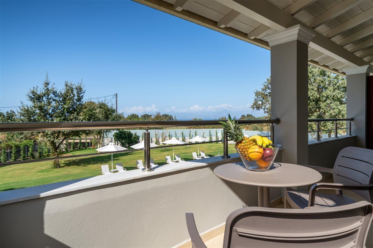 Karavos Apartments アカラヴィ エクステリア 写真